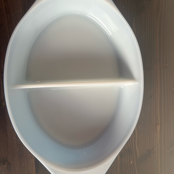 Vintage 1.5 qt Pyrex split dish 
Royal / Holiday promo piece  1961 - Picture 5 of 16